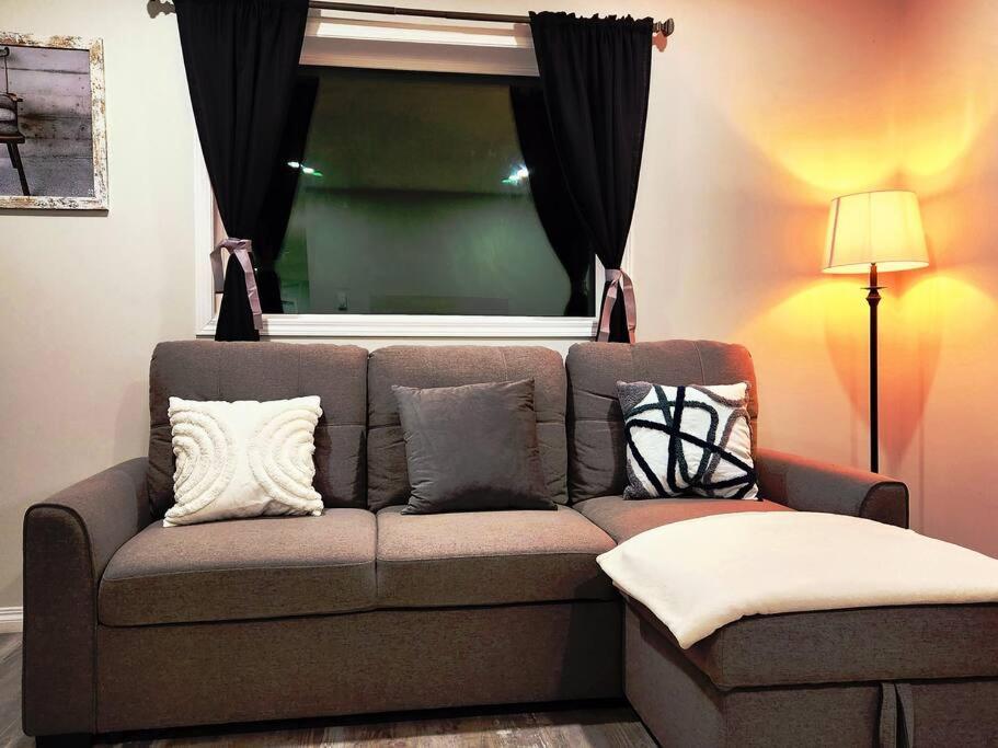 Comfort First - Sleeps 6 Whitehorse Exterior foto